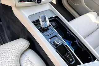 Volvo XC60 Recharge 2023 eAWD T8 Ultimate Bright Theme SUV de 4 puertas