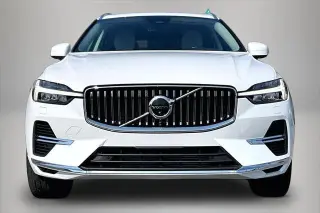 Volvo XC60 Recharge 2023 eAWD T8 Ultimate Bright Theme SUV de 4 puertas