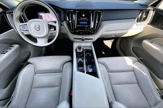Volvo XC60 Recharge 2023 eAWD T8 Ultimate Bright Theme SUV de 4 puertas