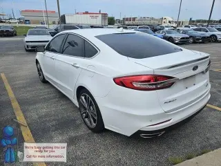 Ford Fusion 2019 con transmisión automática a las cuatro ruedas y acabado Titanium de 4 puertas sedán