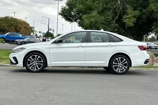 Volkswagen Jetta 2025 Sport 4dr Sedán