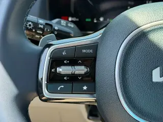 Carnaval Híbrido Kia 2025 SX 4dr Mini-Van