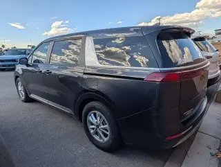 Kia Carnival 2024 LX 4 puertas Minivan