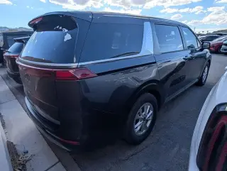 Kia Carnival 2024 LX 4 puertas Minivan