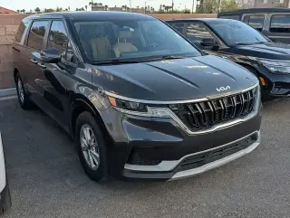 Kia Carnival 2024 LX 4 puertas Minivan