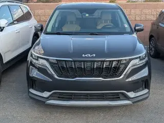 Kia Carnival 2024 LX 4 puertas Minivan