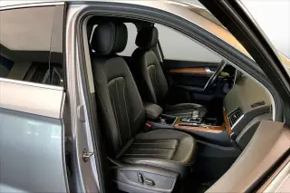 Audi Q5 2024 AWD quattro Premium 40 TFSI 4dr SUV