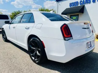 2023 Chrysler 300 Touring