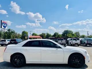 2023 Chrysler 300 Touring