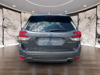 Subaru Forester 2021 con transmisión automática de cuatro ruedas y nivel de equipamiento Premium, 4 puertas Crossover