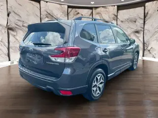 Subaru Forester 2021 con transmisión automática de cuatro ruedas y nivel de equipamiento Premium, 4 puertas Crossover