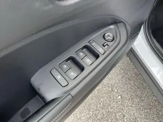 Hyundai VENUE 2026 SEL 4dr Crossover con Techo de Dos Tones