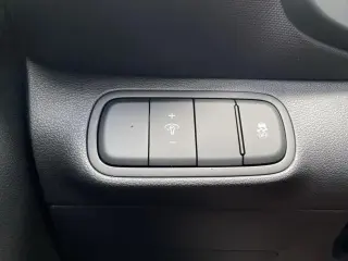 Hyundai VENUE 2026 SEL 4dr Crossover con Techo de Dos Tones