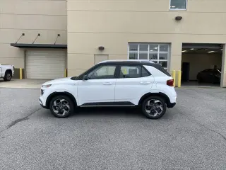 Hyundai VENUE 2026 SEL 4dr Crossover con Techo de Dos Tones