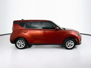 Vehículo Kia Soul 2025 LX 4dr Crossover