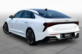 Kia K5 2025 GT sedán de 4 puertas