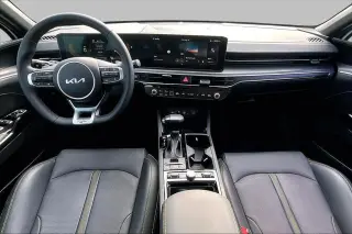 Kia K5 2025 GT sedán de 4 puertas