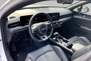 Kia K5 2025 GT sedán de 4 puertas
