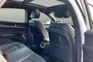 Kia K5 2025 GT sedán de 4 puertas