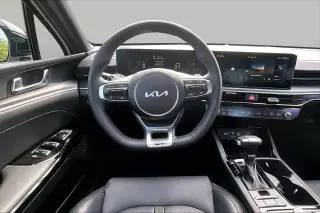 Kia K5 2025 GT sedán de 4 puertas