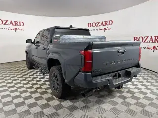 Toyota Tacoma 2026 4x4 SR5 4dr Double Cab con cabina de 6.1 pies de largo