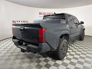 Toyota Tacoma 2026 4x4 SR5 4dr Double Cab con cabina de 6.1 pies de largo