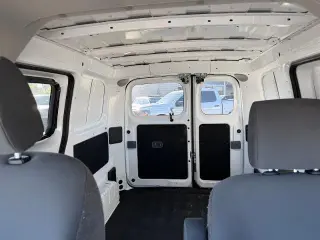 Nissan NV200 2018 S 4dr Cargo Mini-Van