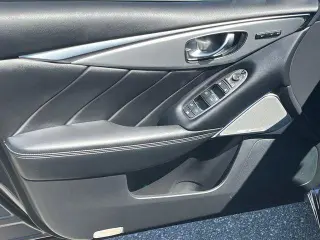INFINITI Q50 2023 Luxe sedán de 4 puertas