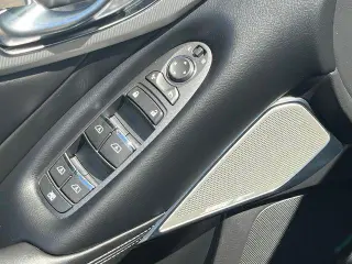 INFINITI Q50 2023 Luxe sedán de 4 puertas
