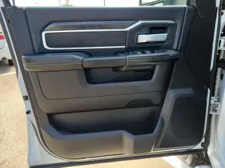 Ram 2500 2024 4x4 Big Horn Cabina Crew 4 puertas Bed 6.3 pies Camioneta