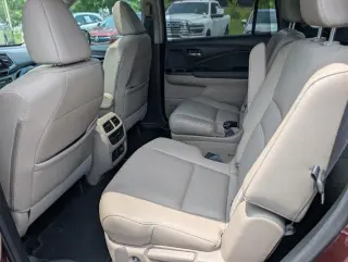 Honda Pilot 2020 Touring 4dr SUV con Sillas Capitán Traseras