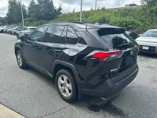 Toyota RAV4 2021 AWD XLE 4dr SUV