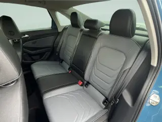 Volkswagen Jetta 2025 SEL 4dr Sedán