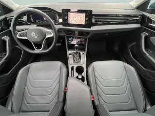 Volkswagen Jetta 2025 SEL 4dr Sedán
