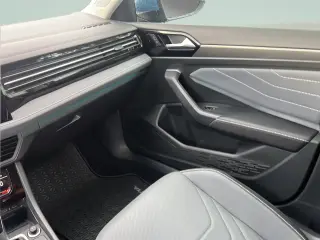 Volkswagen Jetta 2025 SEL 4dr Sedán