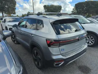 Volkswagen Taos 2025 AWD SE 4Motion SUV de 4 puertas