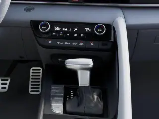Hyundai ELANTRA 2026 SEL Sport Premium 4dr Sedán