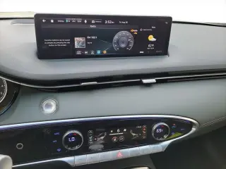 Genesis GV70 2023 AWD 2.5T Standard SUV de 4 puertas