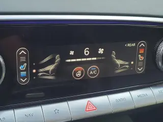 Genesis GV70 2023 AWD 2.5T Standard SUV de 4 puertas