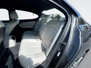 Genesis G70 2025 2.5T Standard 4dr Sedán