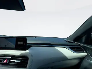 Genesis G70 2025 2.5T Standard 4dr Sedán