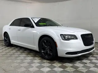Chrysler 300 2023 Touring 4dr Sedán