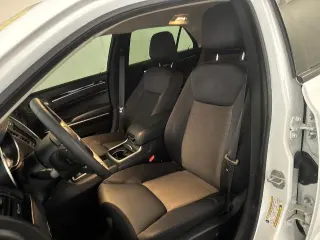 Chrysler 300 2023 Touring 4dr Sedán