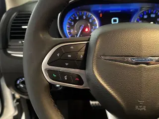 Chrysler 300 2023 Touring 4dr Sedán