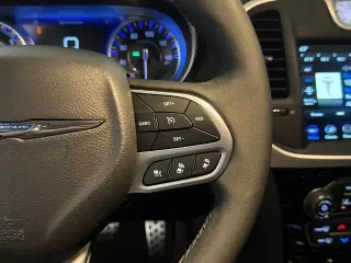 Chrysler 300 2023 Touring 4dr Sedán