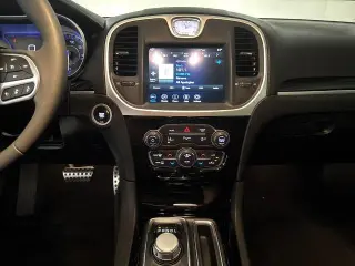 Chrysler 300 2023 Touring 4dr Sedán