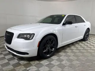 Chrysler 300 2023 Touring 4dr Sedán