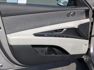 Hyundai ELANTRA Híbrido 2025 Limited Sedán 4 puertas