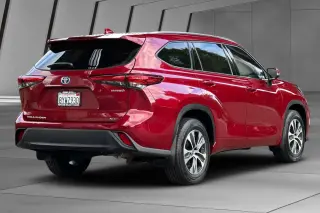 Toyota Highlander Hybrid 2021 AWD XLE 4dr SUV