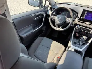 Toyota RAV4 2025 AWD XLE 4dr SUV